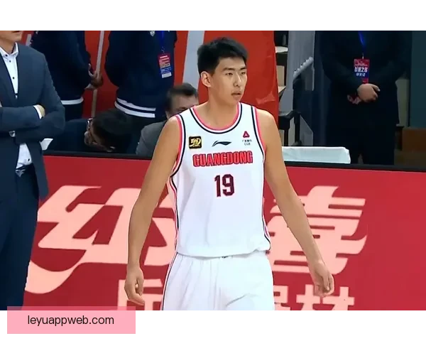 徐昕获NBA球队试训机会 广州主帅称其未来无限可期 徐昕获NBA球队试训机会 广州主帅称其未来无限可期